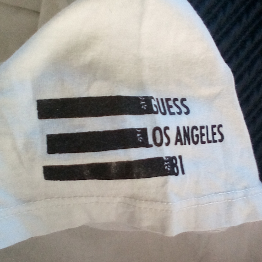 Guess t-shirt - Picture 3 of 5